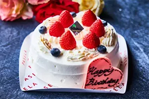 SQUALL特製苺のデコレーション